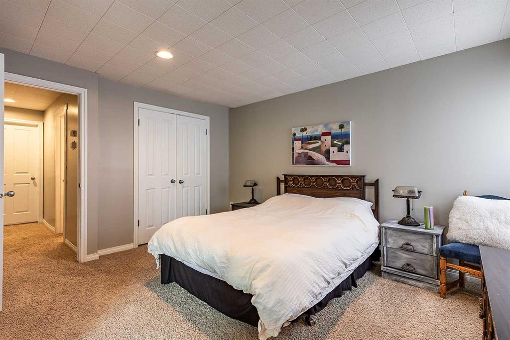 22 Chinook Drive SW