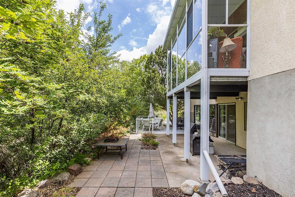 22 Chinook Drive SW