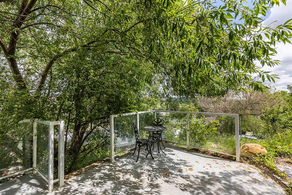 22 Chinook Drive SW