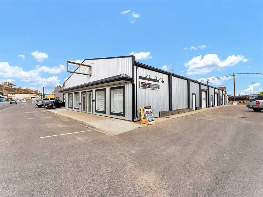 677B South Railway Street SE, Medicine Hat