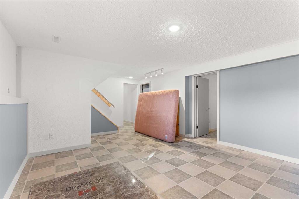 8 Cypress Way SE