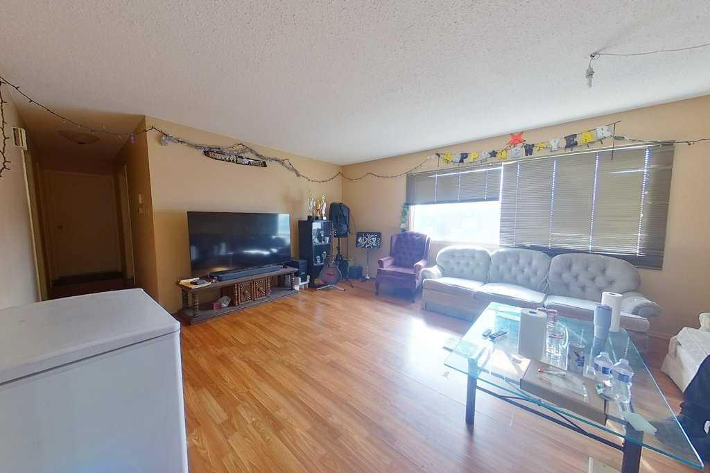 215 Broadway Avenue E