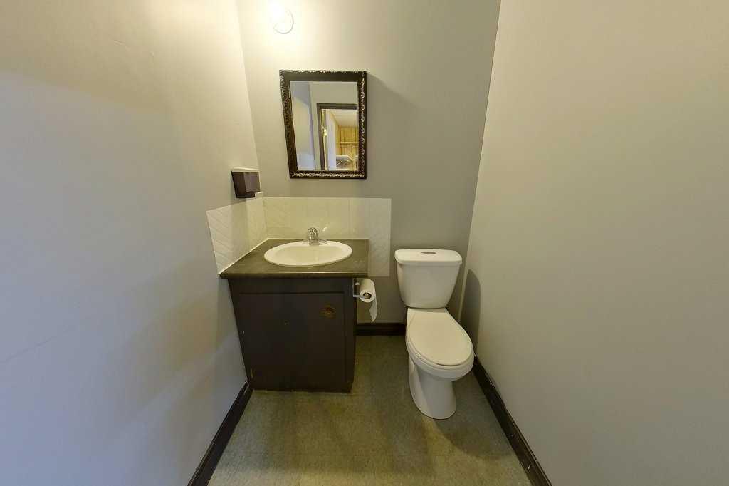 215 Broadway Avenue E