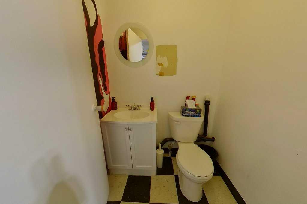 215 Broadway Avenue E