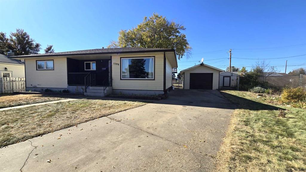 1398 3 Avenue NE, Medicine Hat