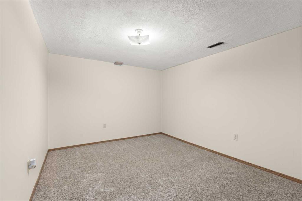 12 Redwood Way SE