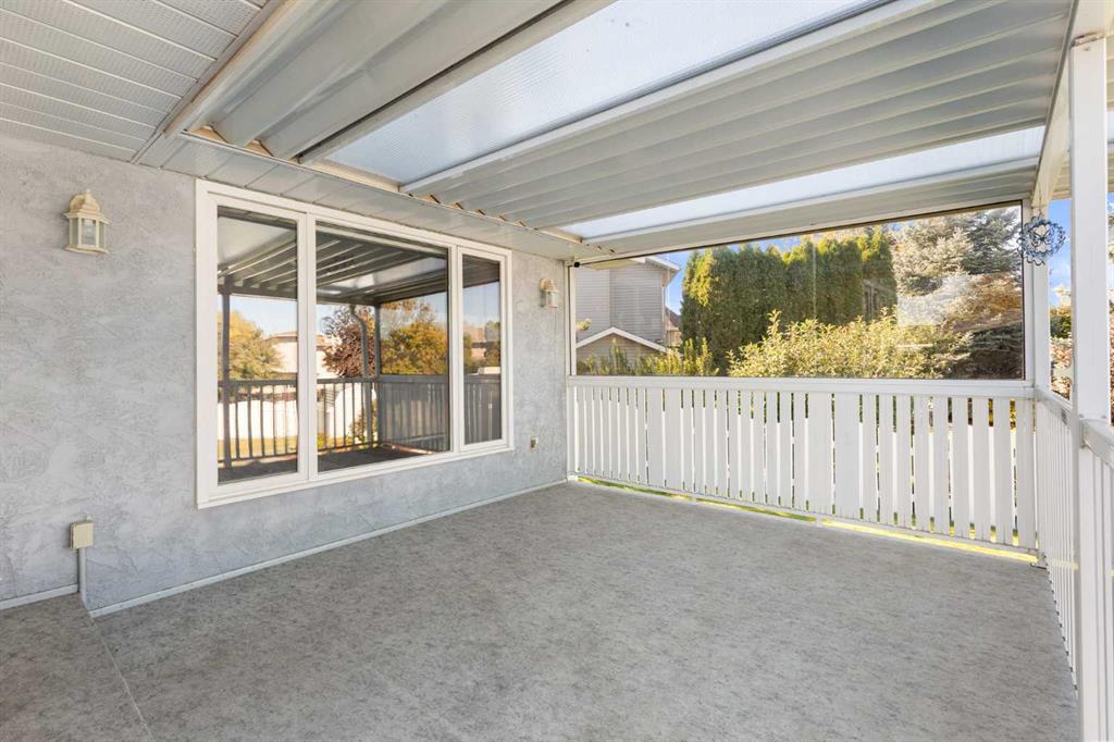 12 Redwood Way SE