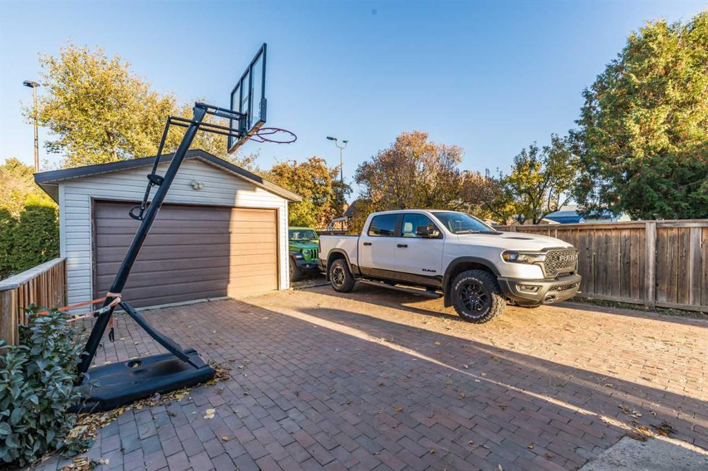 516 Sissons Crescent SE