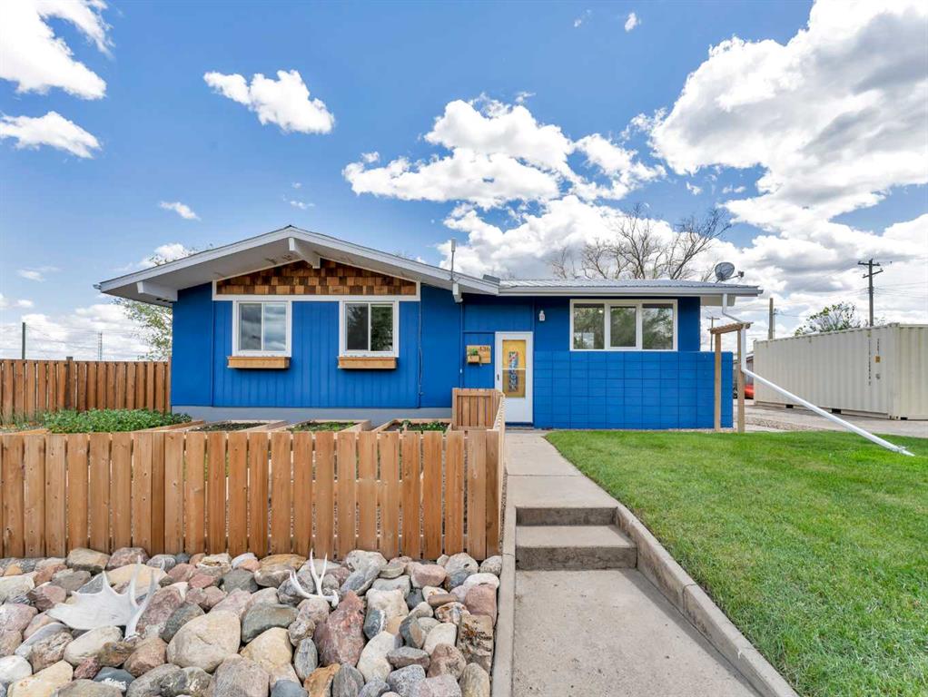 436 3 Street W, Empress