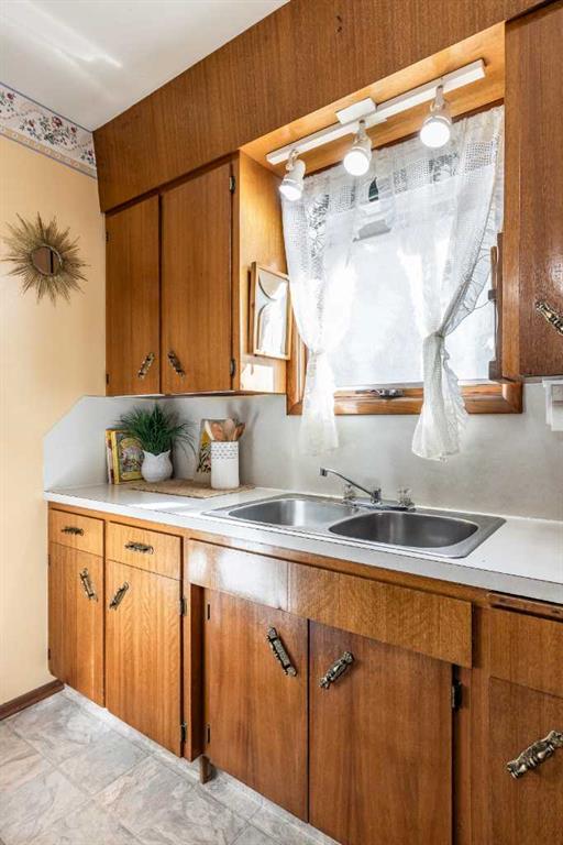 1070 Queen Street SE