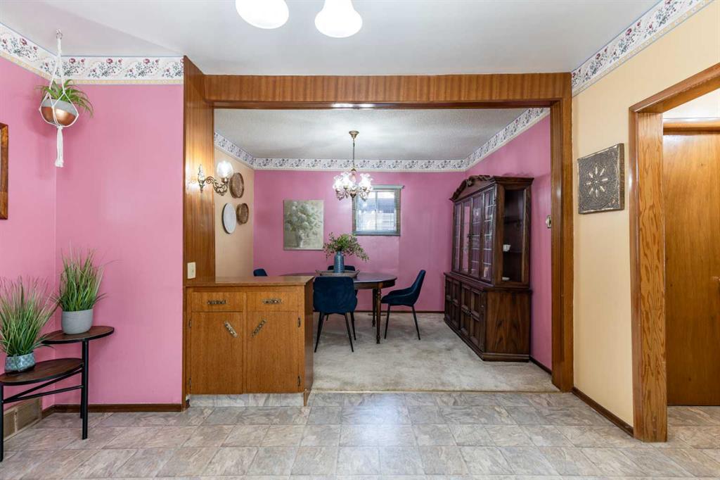 1070 Queen Street SE