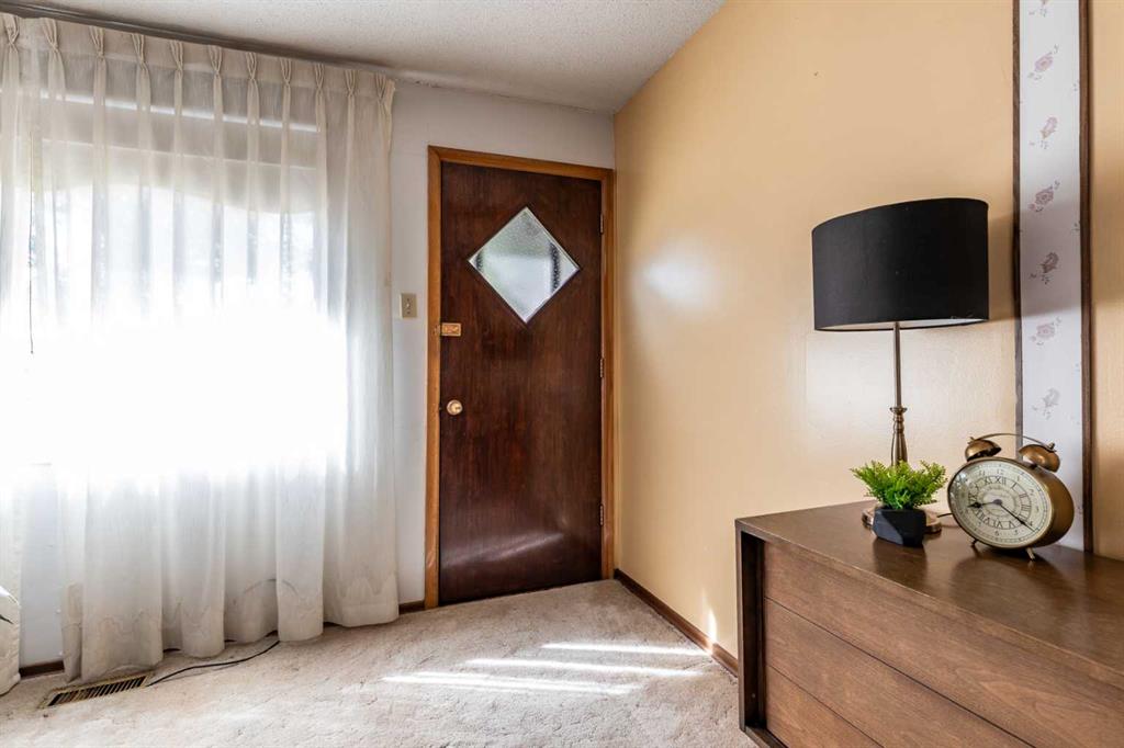 1070 Queen Street SE