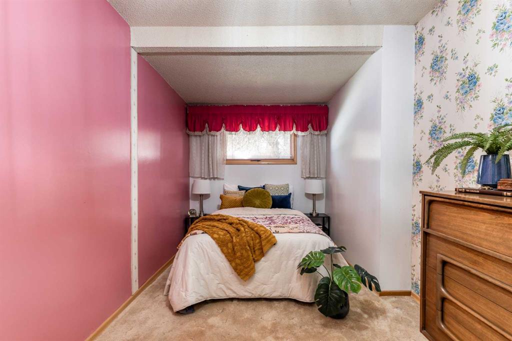 1070 Queen Street SE