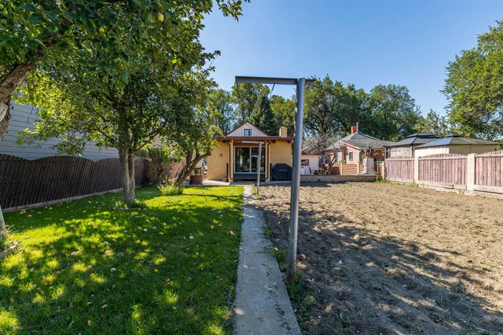 1070 Queen Street SE