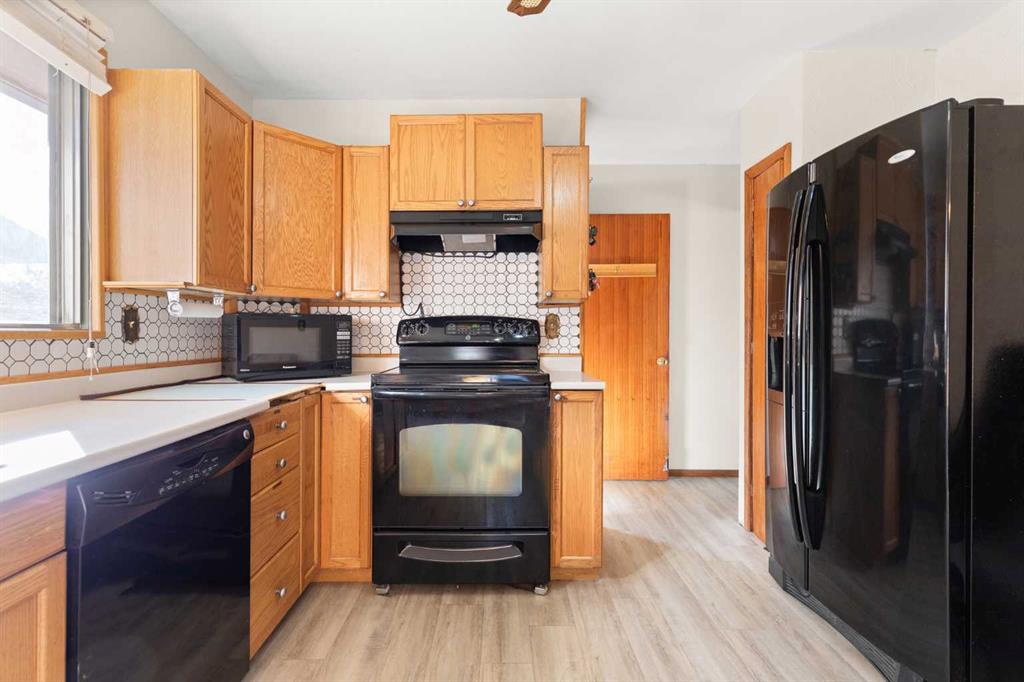 751 Mccutcheon Drive NW