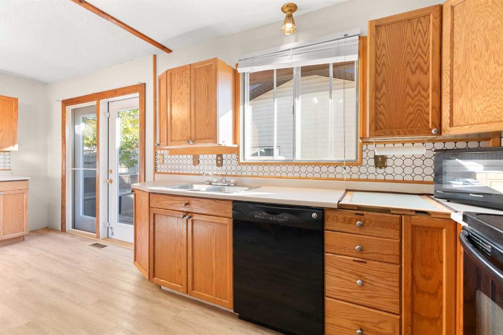 751 Mccutcheon Drive NW