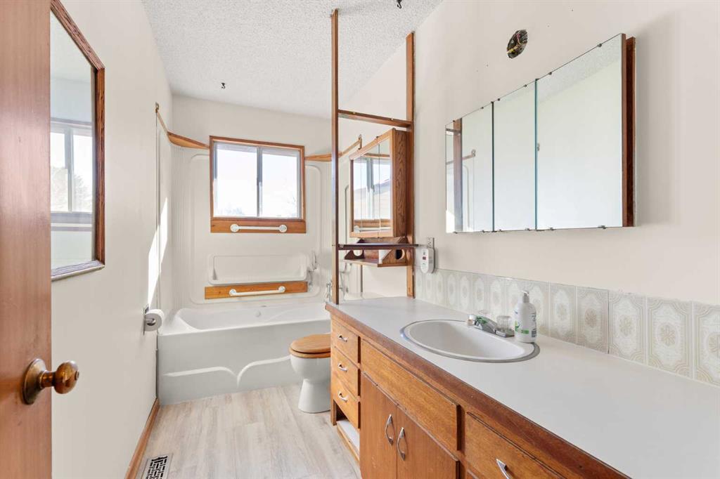 751 Mccutcheon Drive NW