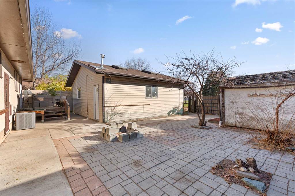 751 Mccutcheon Drive NW