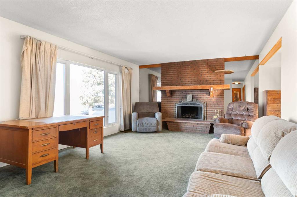 751 Mccutcheon Drive NW