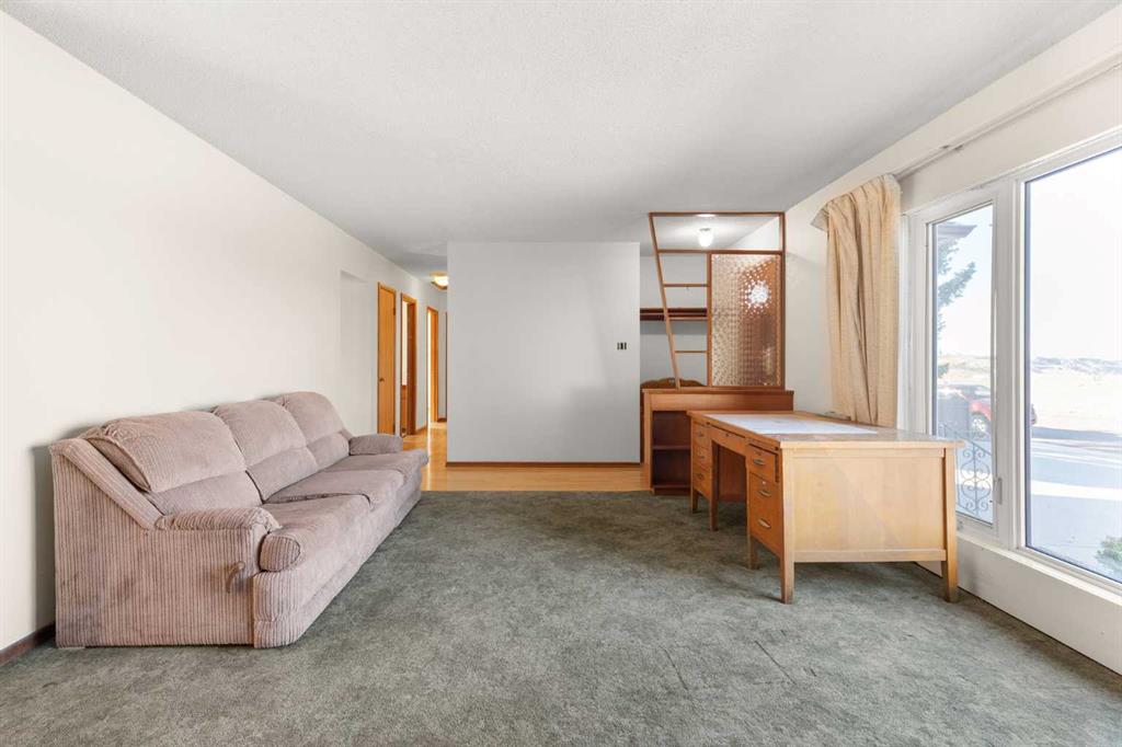 751 Mccutcheon Drive NW