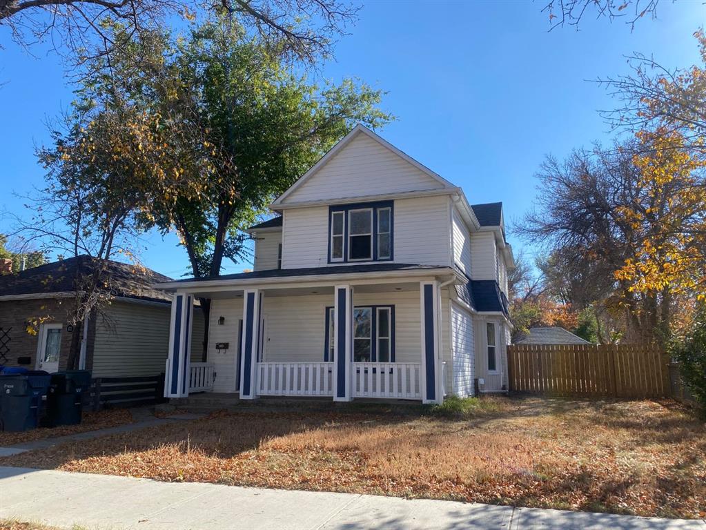 819 3 Street SE, Medicine Hat