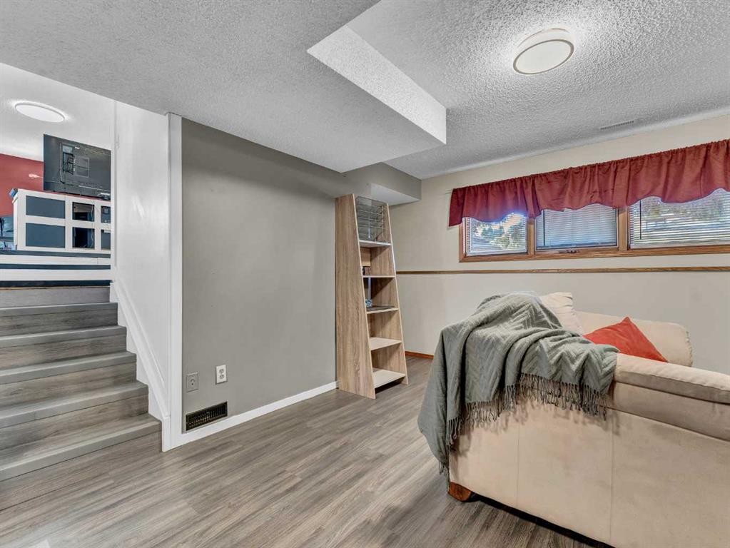 35 Rideau Crescent SE