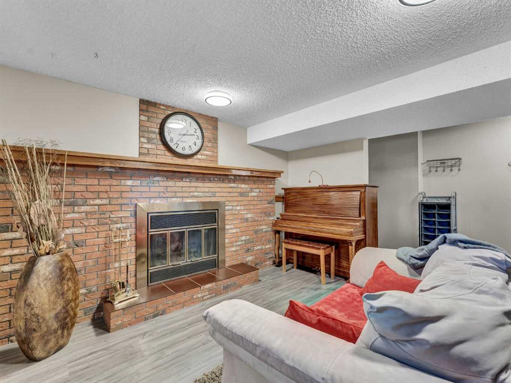 35 Rideau Crescent SE