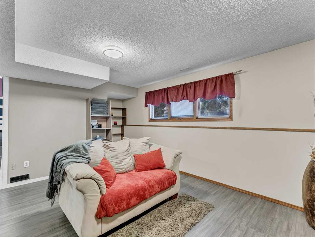 35 Rideau Crescent SE