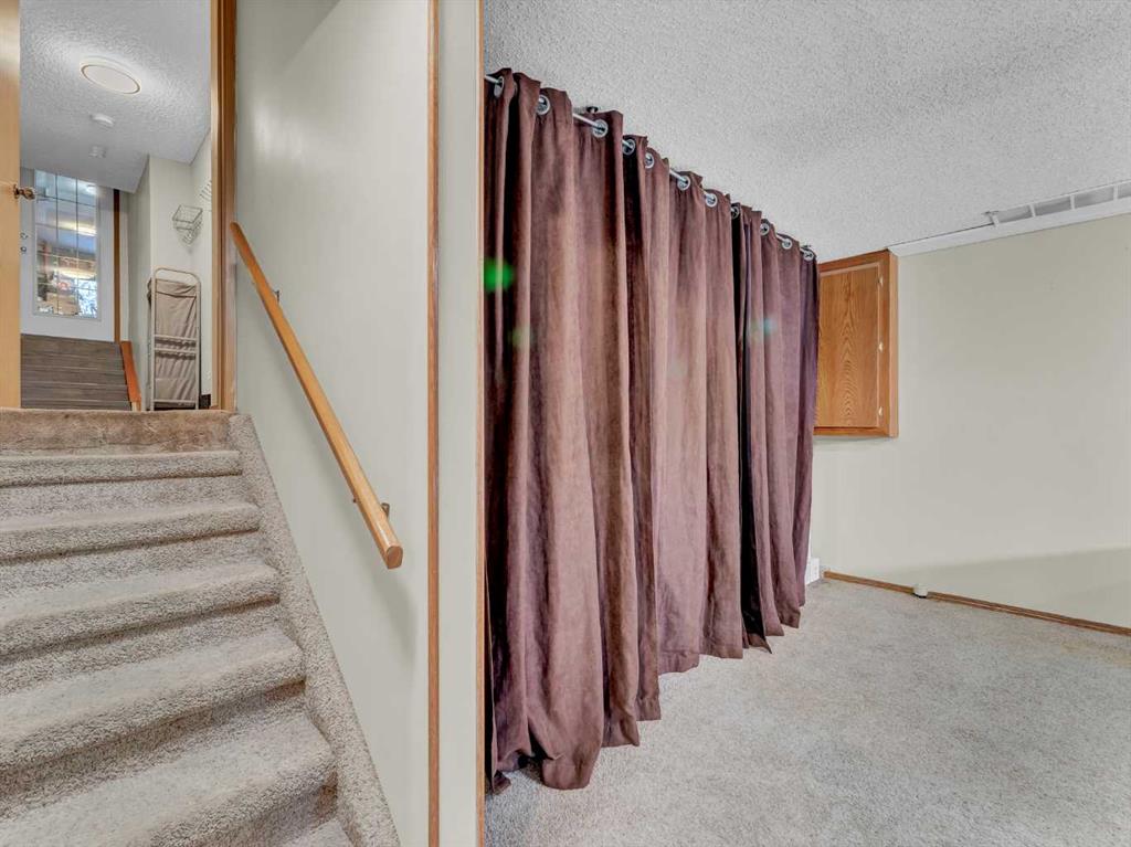 35 Rideau Crescent SE