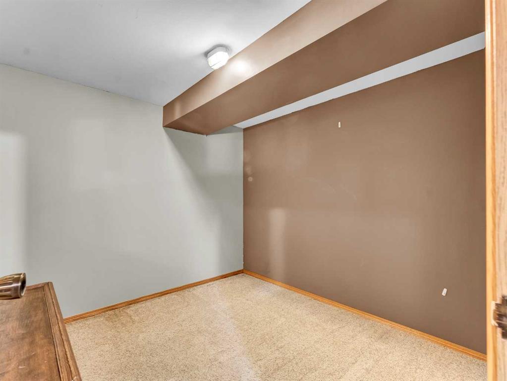 35 Rideau Crescent SE