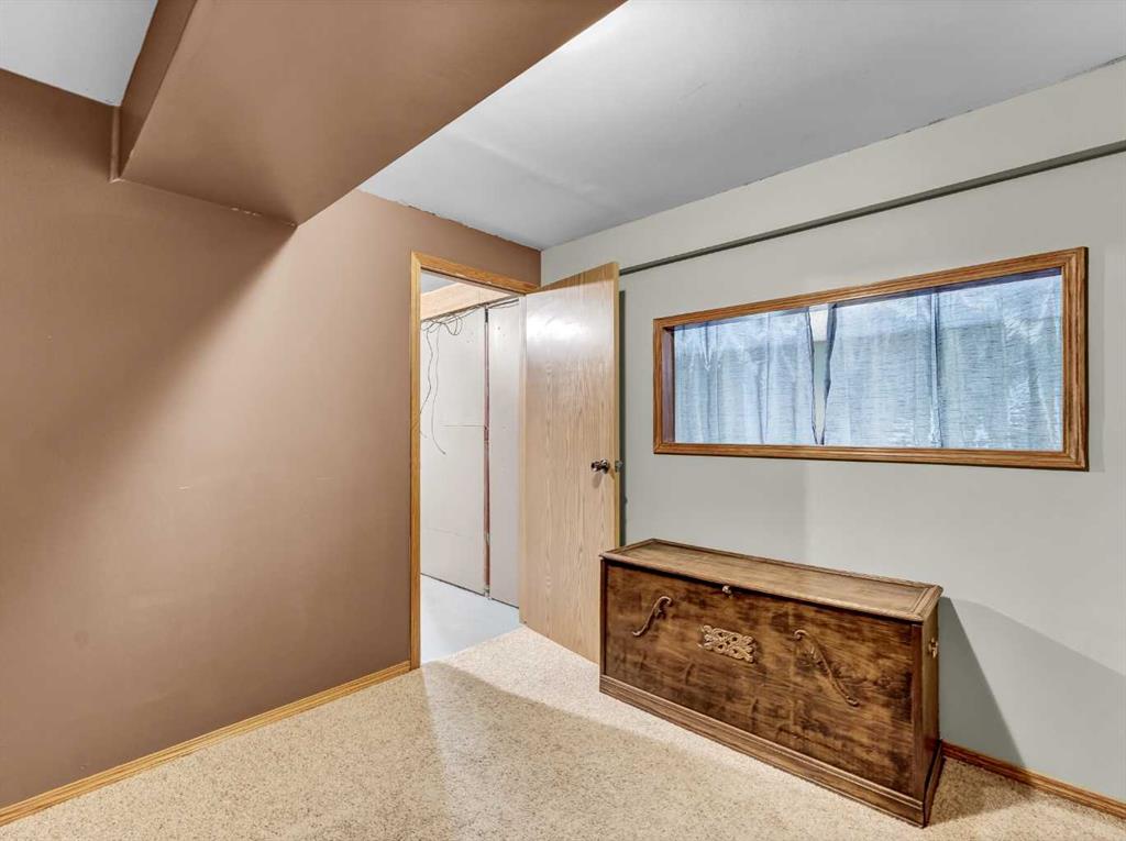 35 Rideau Crescent SE