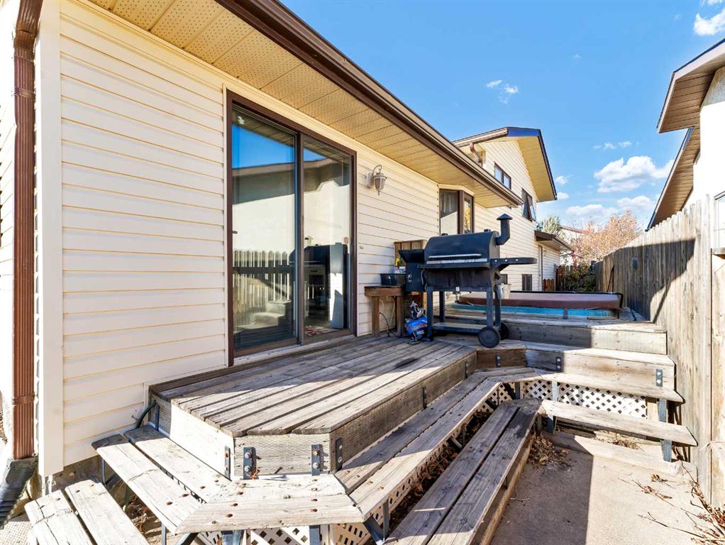 35 Rideau Crescent SE