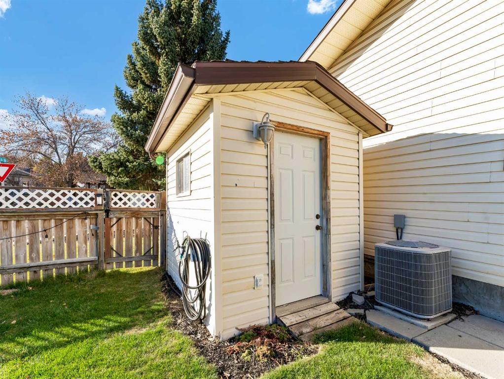 35 Rideau Crescent SE