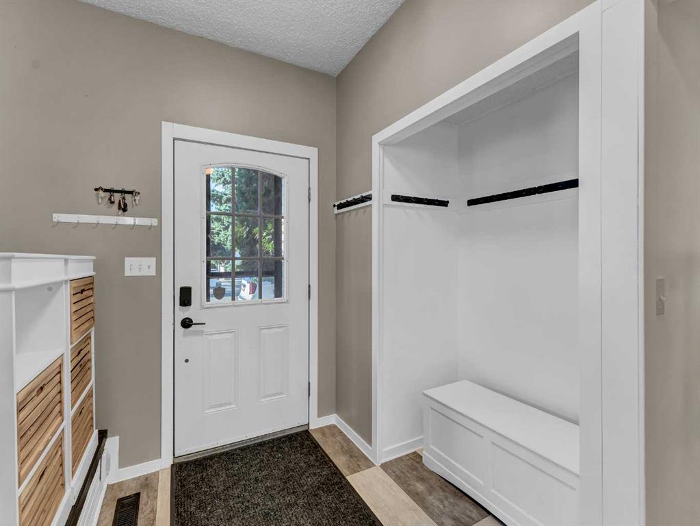 35 Rideau Crescent SE