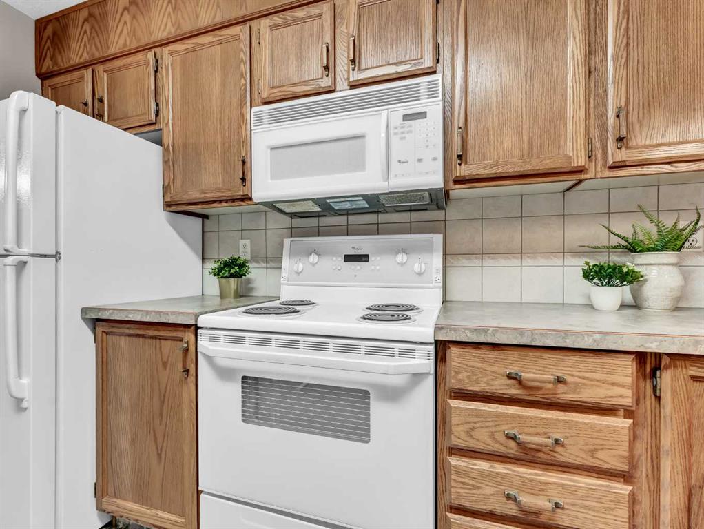 #204 3090 15 Avenue SE