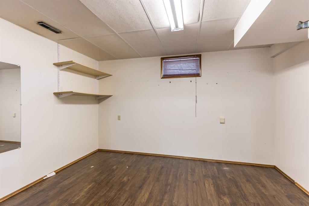 8 Ross Glen Green SE