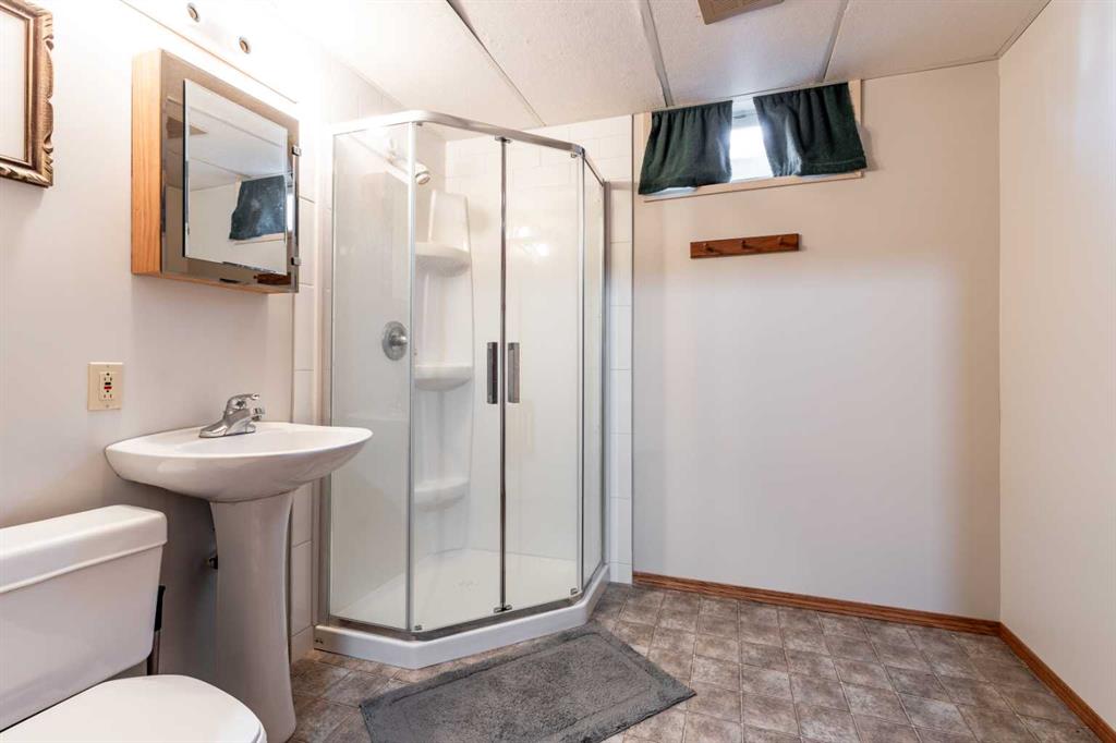 8 Ross Glen Green SE