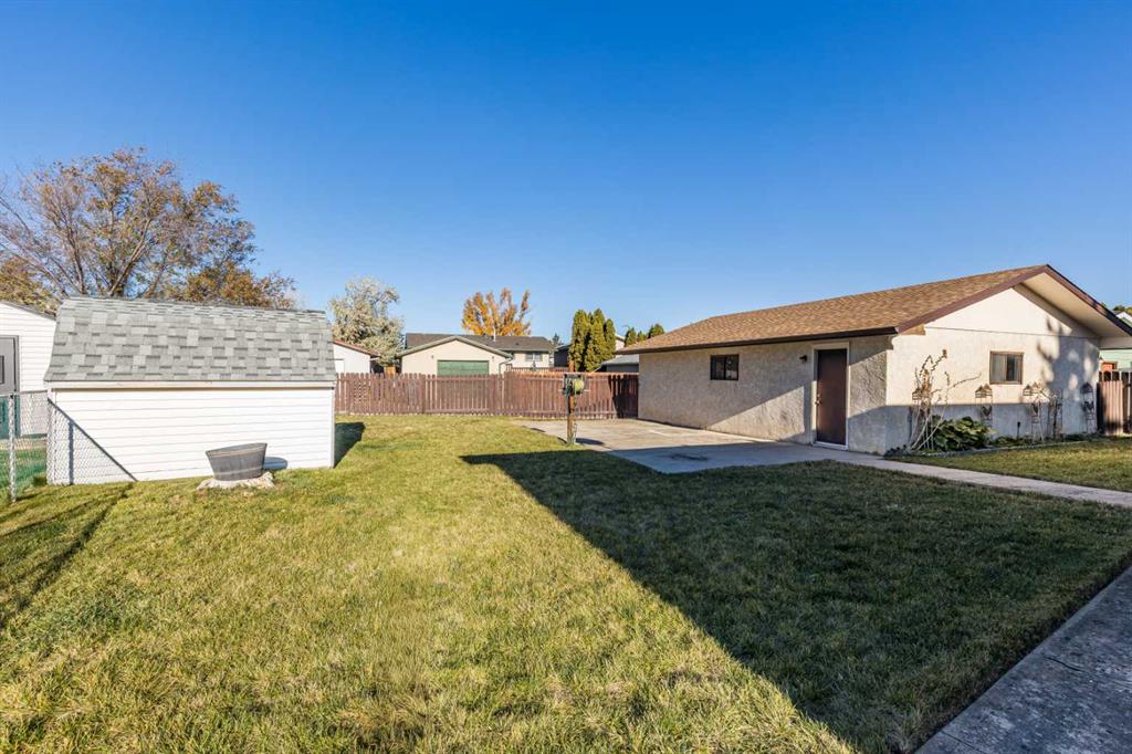 8 Ross Glen Green SE