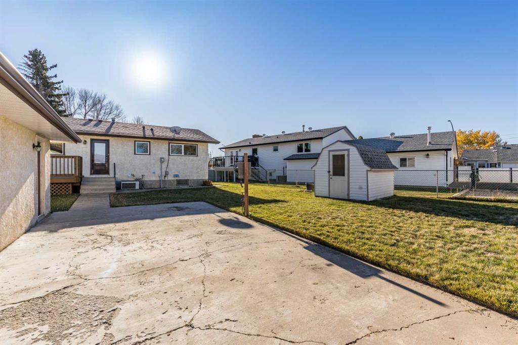 8 Ross Glen Green SE