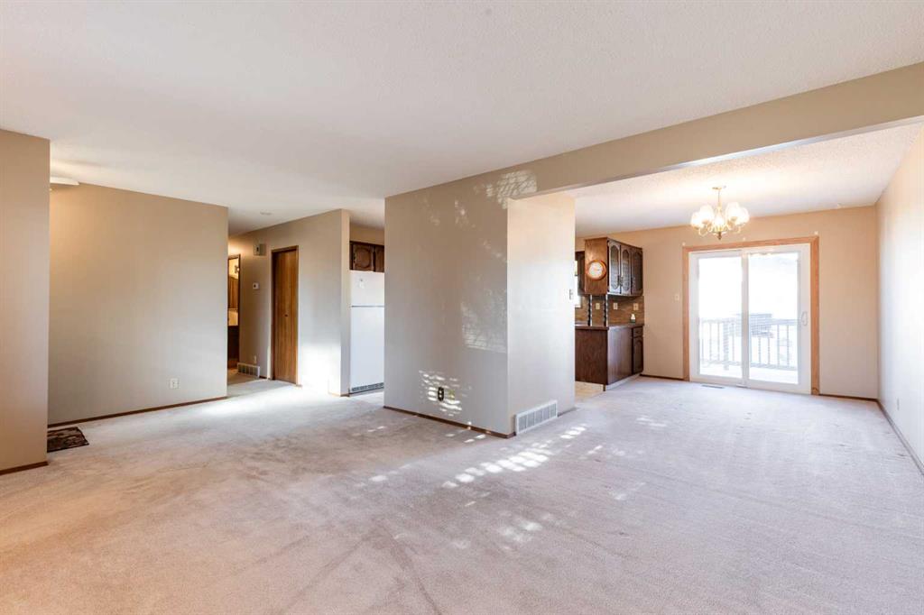 8 Ross Glen Green SE