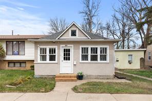 946 Queen Street SE, Medicine Hat