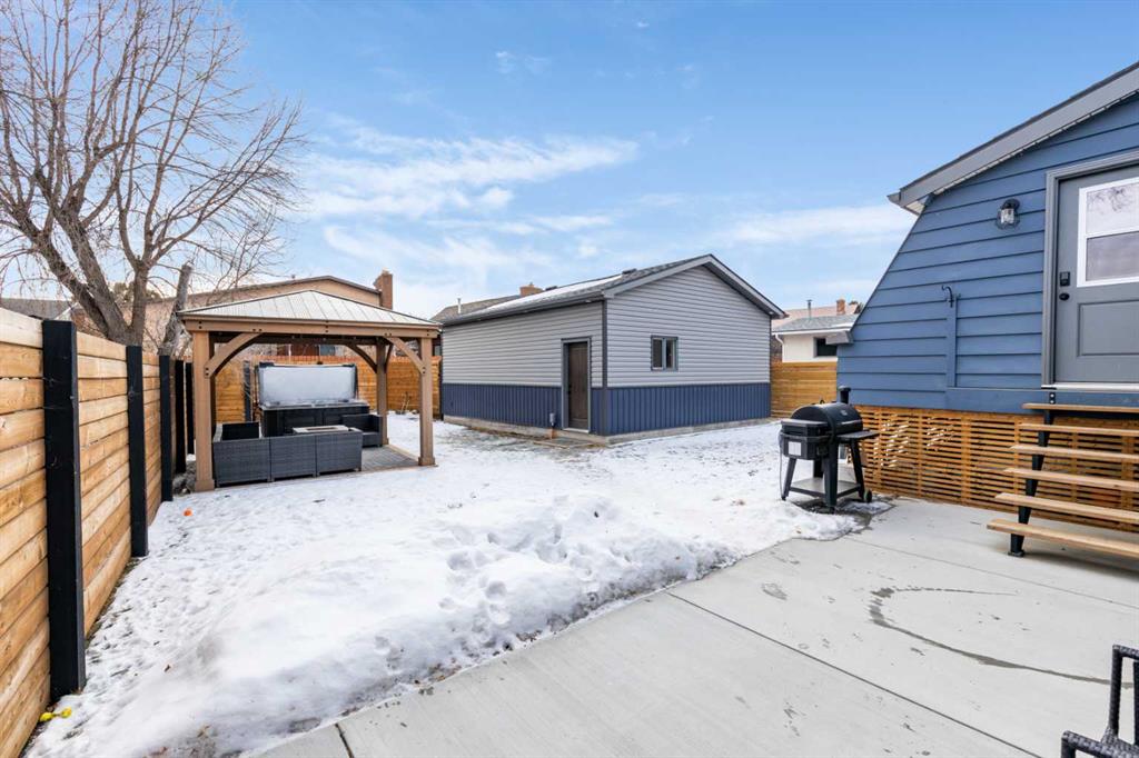 24 Red Deer Drive SW