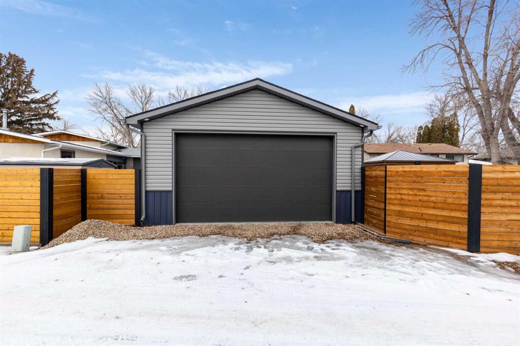 24 Red Deer Drive SW