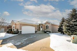 29 River Ridge Court NW, Medicine Hat