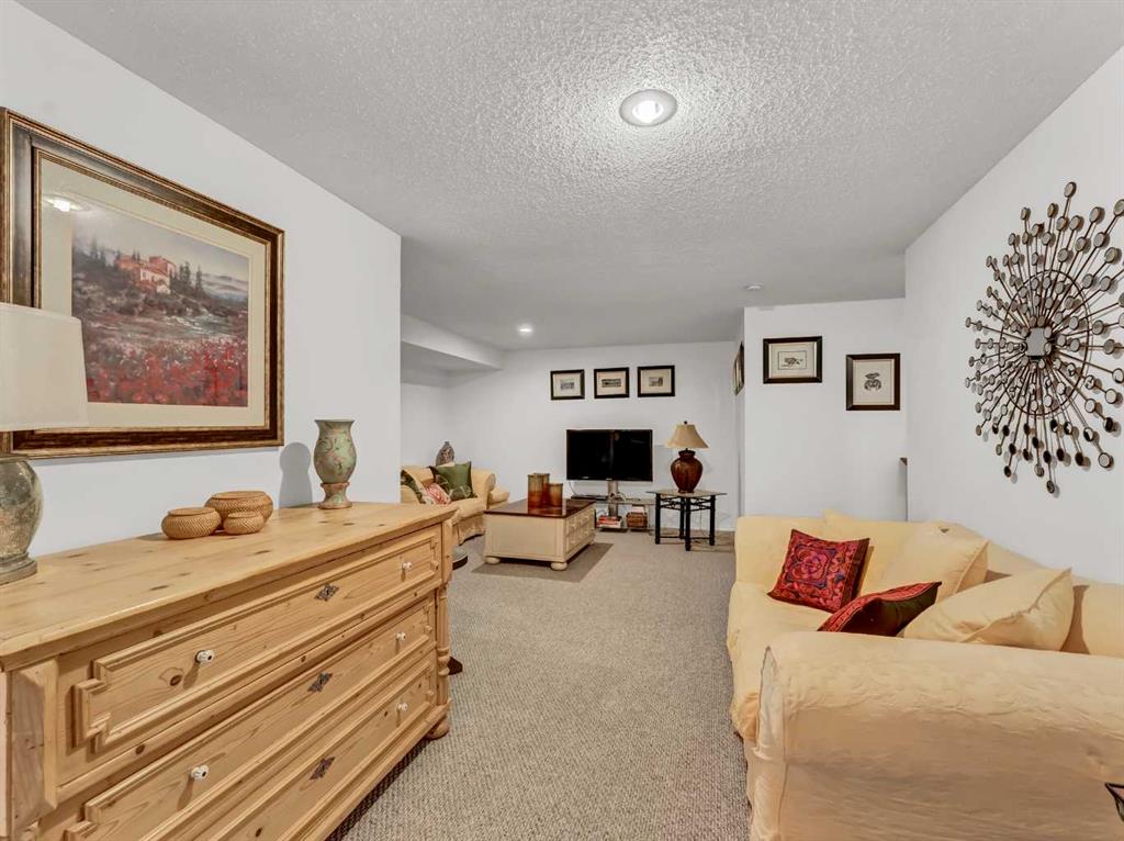 #403 165 South Ridge Drive SE