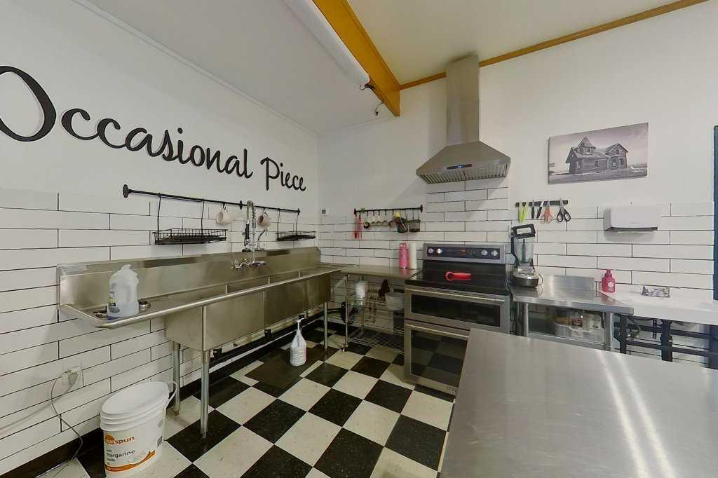 215 Broadway Avenue E