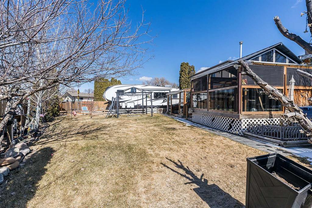 8 Calder Bay SE