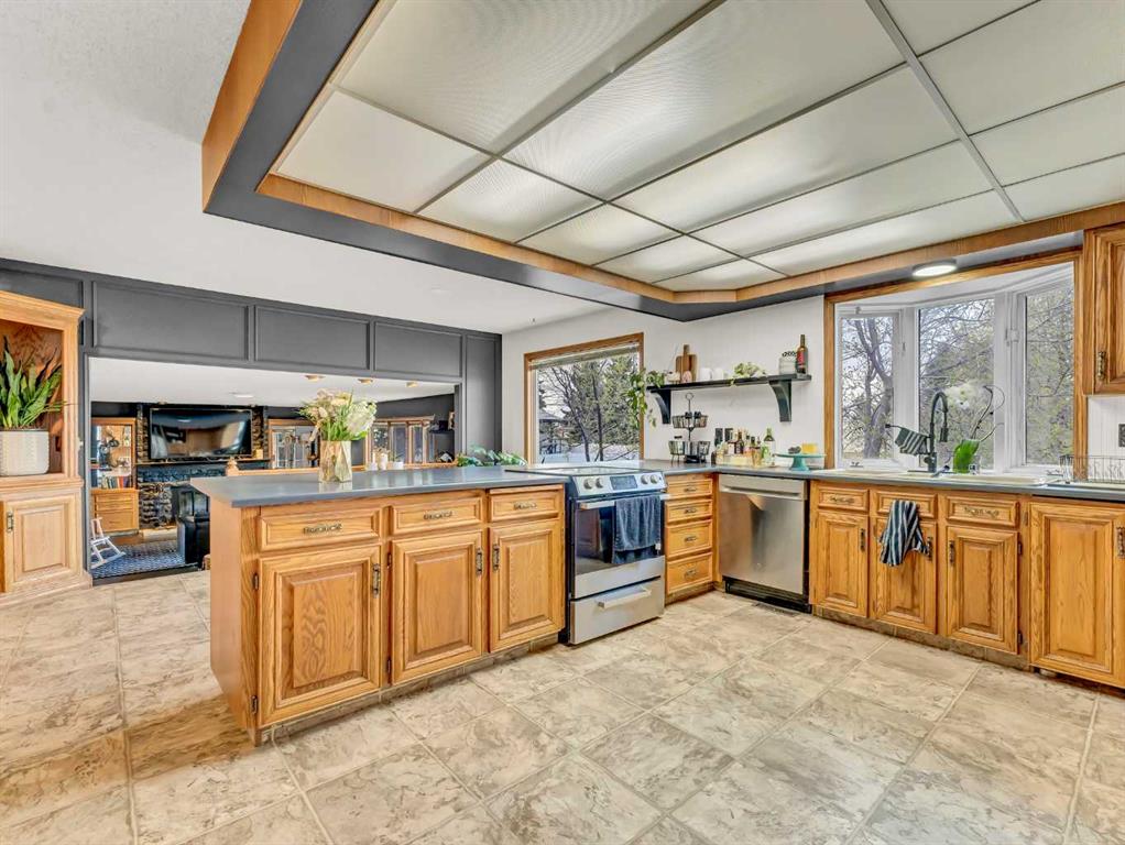 13 Calder Green SE