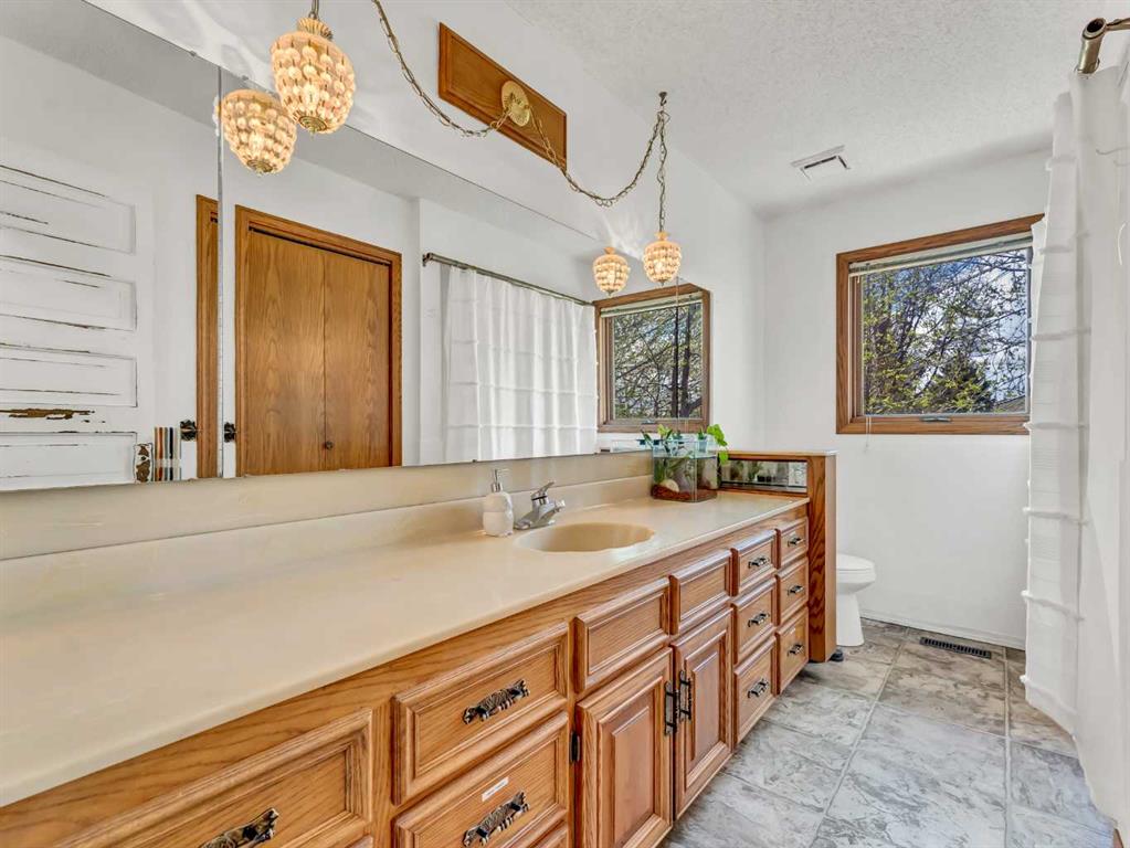 13 Calder Green SE