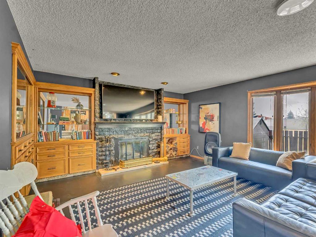 13 Calder Green SE